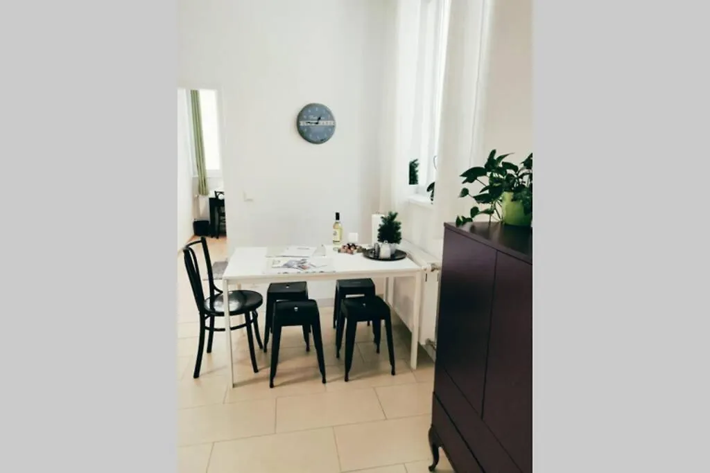 Apartament Amadeus - Tram Station To The Opera 2 Mins Away Wiedeń 0*,  Austria